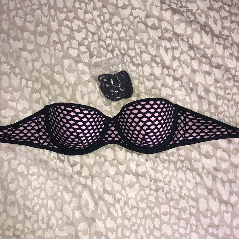 Victoria’s Secret swim top. Size 34 C